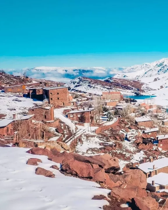 Oukaïmeden station de ski au Maroc sous la neige dans le Haut Atlas
